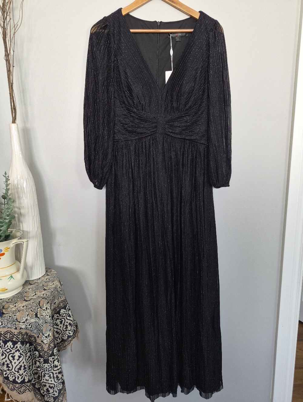 Black Long Sleeve V-Neck Evening Dress